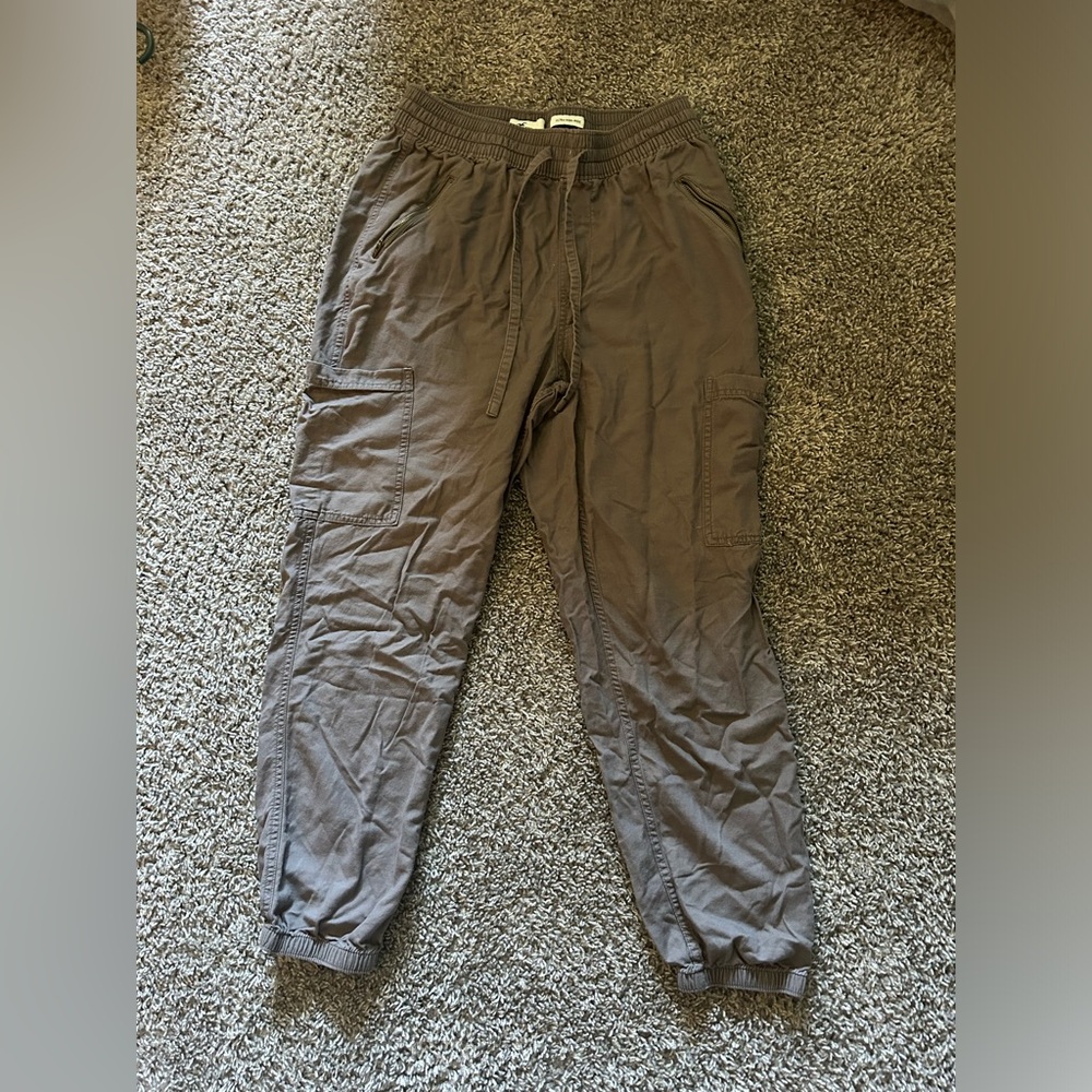Hollister cargo pants || high rise || size M